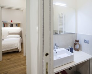 2 bedrooms, in-room safe, iron/ironing board, travel crib - Appartamento San Giovanni (Lucca)