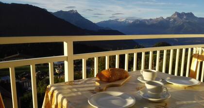 Large family apartment - breathtaking view, Ski-in