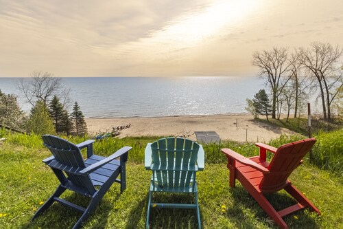 LARGE Clean Updated Lake front Cottage with THE MOST INCREDIBLE VIEW & BEACH !!!