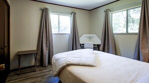 3 bedrooms, in-room safe, desk, iron/ironing board