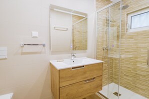 Dusche, Handtücher, Seife, Toilettenpapier