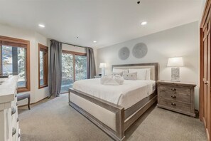 4 bedrooms, iron/ironing board, travel crib, free WiFi