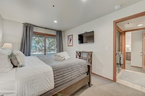 4 bedrooms, iron/ironing board, travel cot, free WiFi