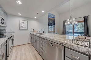 Fridge, microwave, oven, stovetop - Lakeside Deer Valley Townhome - 4 BD/3BA (Park City)
