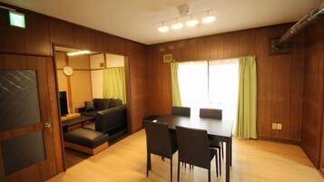 Private vacation home | Living room | Flat-screen TV, Netflix, DVD player, streaming services