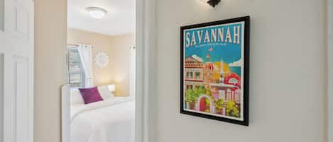 2 عدّة غرف نوم ومكواة/لوح كي وواي فاي وملاءات أسرّة