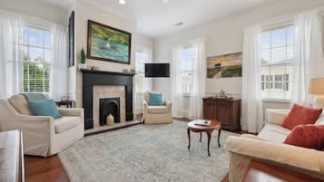 TV, fireplace
