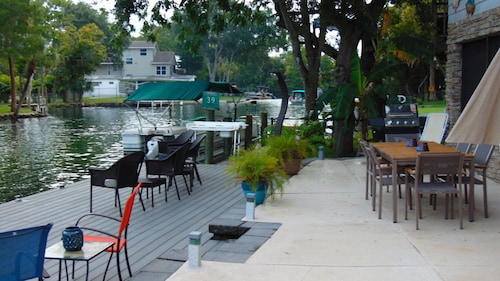 Luxury Home on The Weeki Wachee River!