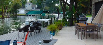 Luxury Home on The Weeki Wachee River!