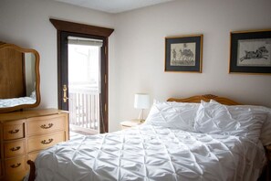 4 bedrooms, desk, iron/ironing board, travel cot