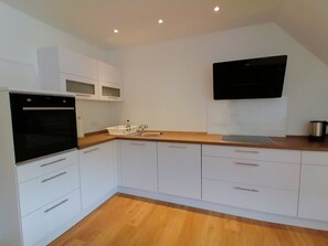 Fridge, oven, stovetop, dishwasher - Vacation apartment with large roof terrace in Münstertal in the Black Forest (Münstertal/Schwarzwald)