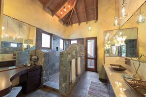 Hårføner, håndklær, såpe og sjampo