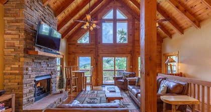 One Day More - Stunning Sugar Mountain Cabin with VIEWS, hot tub, and Ping Pong!