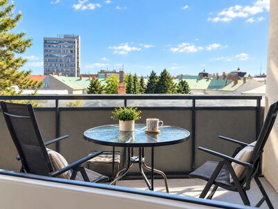 E2 Luxury OldTown Apt~2xFree Parking~Supermarket~PCScreen~Crib~Aircon~FastWifi