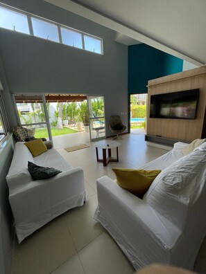 Smart TV, books, stereo