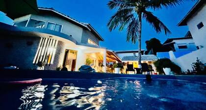 5 suites 3 min walk to the best beach in Guarajuba