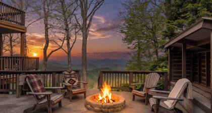 April Special ~ Mtn Views, Hot Tub+Fire Pit, WiFi, Gas Log Fireplace, Grill!