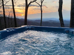 A hot tub with a view of mountains and a sunset. - September Special | Hot Tub+Breathtaking Mtn Views (Spruce Pine)