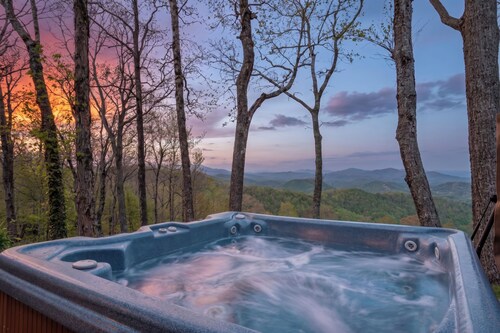 September Special | Hot Tub+Breathtaking Mtn Views