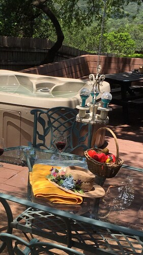 Hill countryview sunsets private nature hottubchimeneanat'l parksstablesgolf