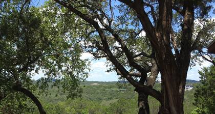 Hill countryview sunsets private nature hottubchimeneanat'l parksstablesgolf