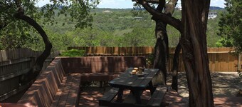 Hill countryview sunsets private nature hottubchimeneanat'l parksstablesgolf