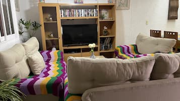 Smart-tv, dvd-afspiller, bøger