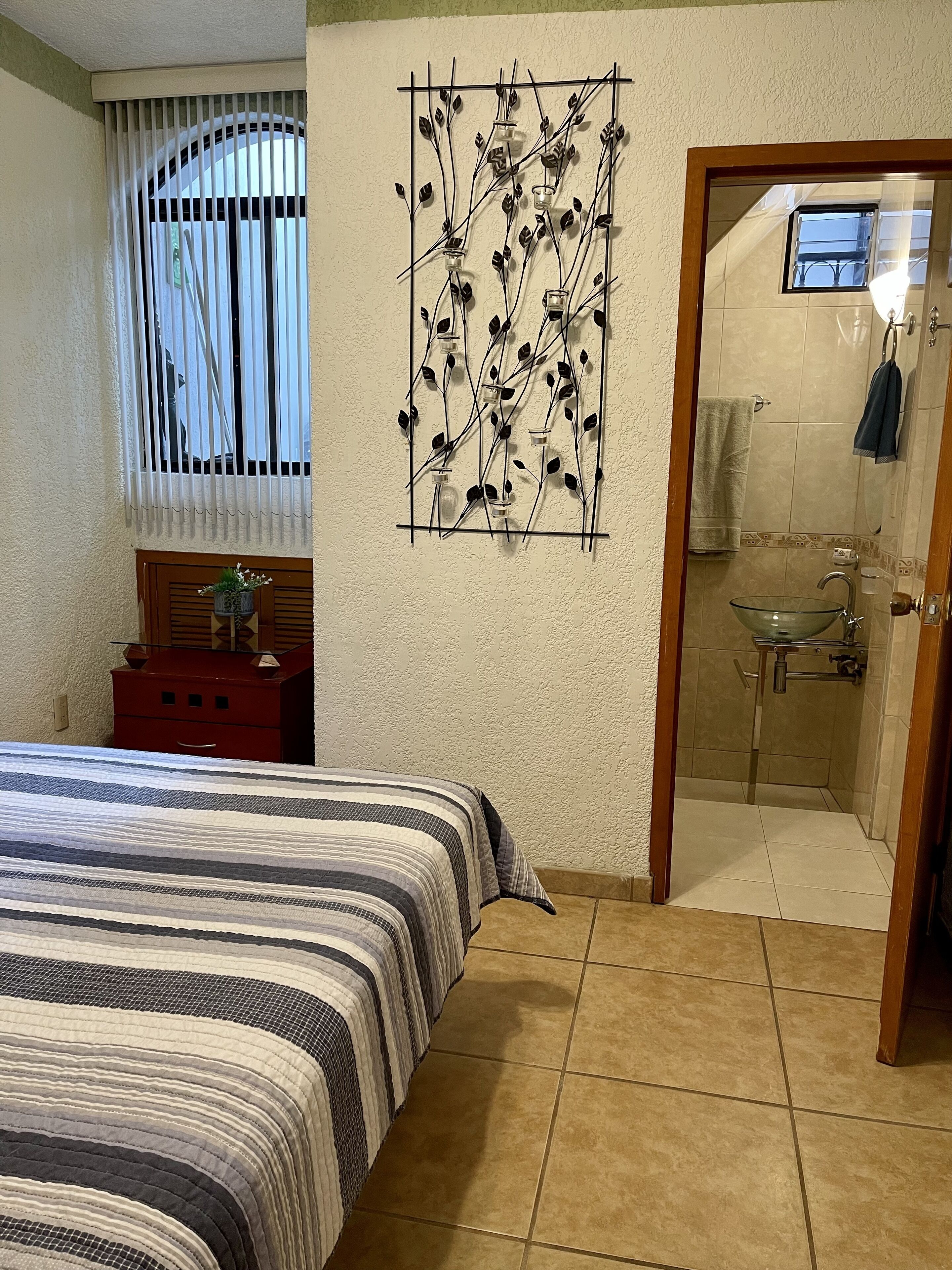 3 chambres, fer et planche à repasser, Wi-Fi gratuit, draps fournis