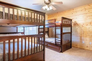 4 bedrooms, free WiFi, bed sheets
