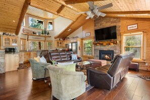 Smart TV, fireplace