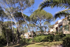Property grounds - T2 Golf de Valescure, swimming pool, tennis court and private garden  (Saint-Raphaël)