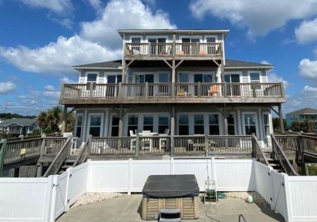 Highly rated Beachfront listing! Linda's Lanai West