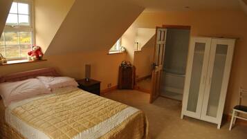 House | 5 bedrooms, free WiFi, bed sheets