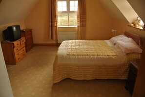 5 bedrooms, free WiFi, bed sheets - Immaculate 5-bed House in Glin, Limerick (Glin)