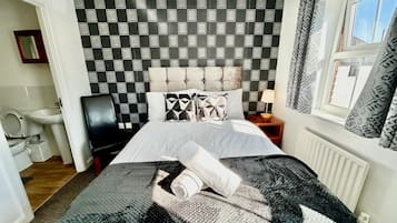 4 bedrooms, iron/ironing board, free WiFi, bed sheets