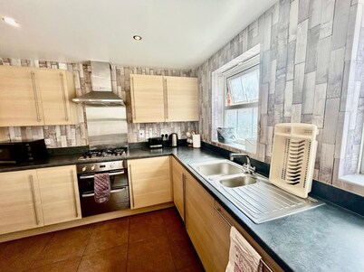 Mannys Apartment - Nice & Cozy 4Bed Flagship Lodge