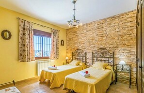 7 bedrooms, iron/ironing board, free WiFi, bed sheets