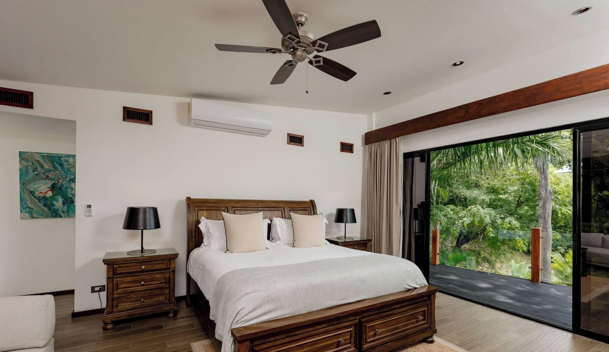 6 bedrooms, in-room safe, desk, iron/ironing board