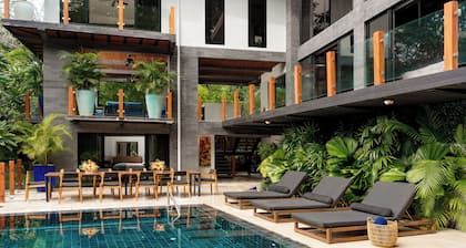 Villa Nambi FULL STAFF & TWO BOATS!
by Viridian Experience