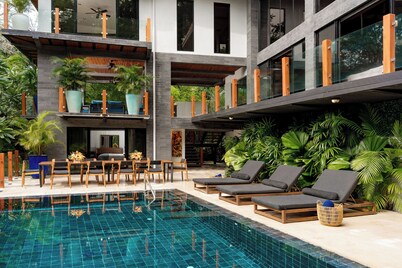 Villa Nambi FULL STAFF & TWO BOATS!
by Viridian Experience