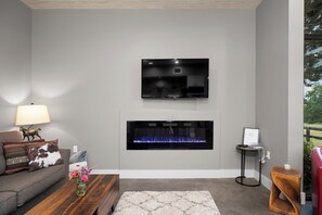 Smart TV, fireplace, stereo