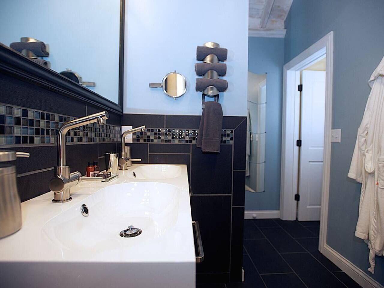 Douche, articles de toilette écologiques, sèche-cheveux