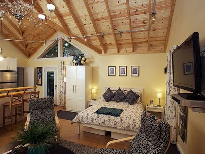 Tradhuset: Swedish "IKEA" Treehouse w/Shaded Deck