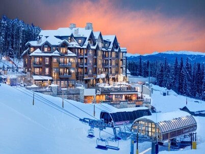 Breathtaking Luxury 2-Bedroom - Ski In/Ski Out on Grand Colorado on Peak Eight