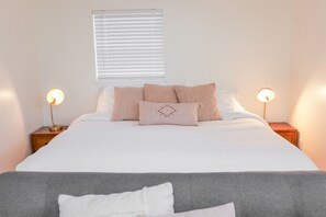 2 عدّة غرف نوم ومكواة/لوح كي وسرير سفر وواي فاي مجانًا