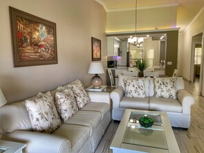 TV connectée, Netflix, table de tennis de table, livres