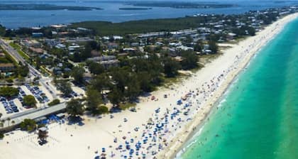 Beautifully furnished condo