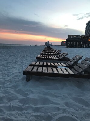 Am Strand, Liegestühle