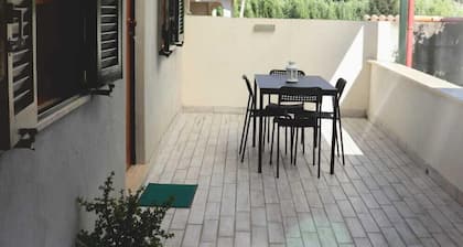 Dependance located 1.6 km from the American Cemetery and 2.5 km from the Borgo Antico