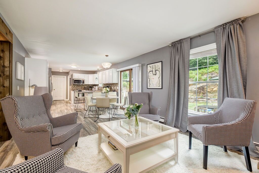 Smart TV, fireplace, DVD player, ping pong